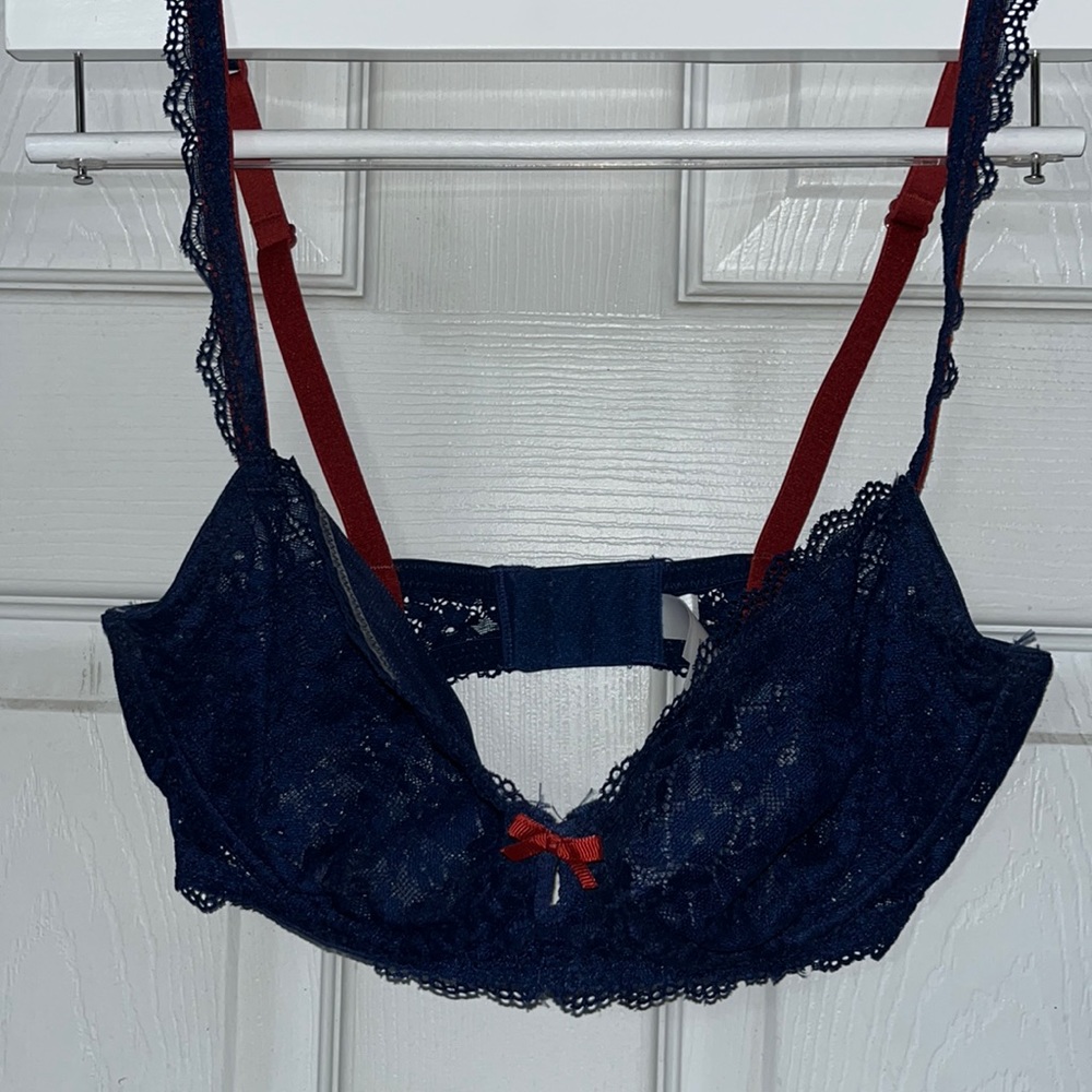 Navy Blue lace underwire balconette bra. Gillian & O’Malley 34D